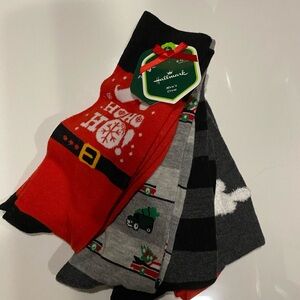 NWT Men’s Christmas Holiday socks. Hallmark!
4 pair!!!